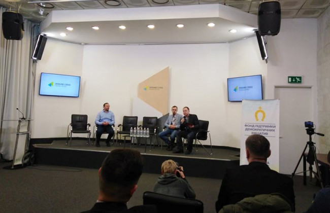 Загрози свободі слова через закони про медіа та про дезінформацію: текстова трансляція