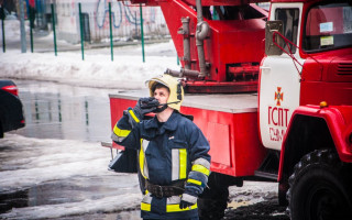 В Киеве студентов эвакуировали через окна: что произошло