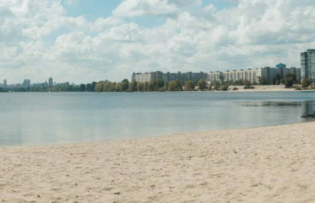 На столичном пляже нашли мужчину без чувств: что известно