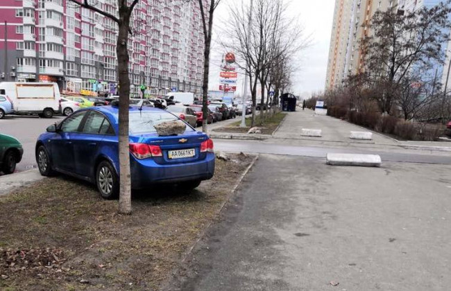 Киевляне отомстили очередному «герою парковки», фото