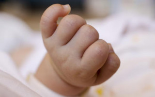 В Житомирской области отец пытался задушить годовалого малыша