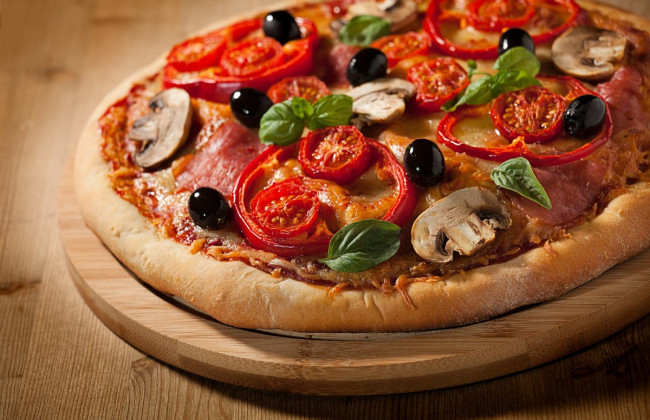 В Киеве группа молодых людей разгромила пиццерию