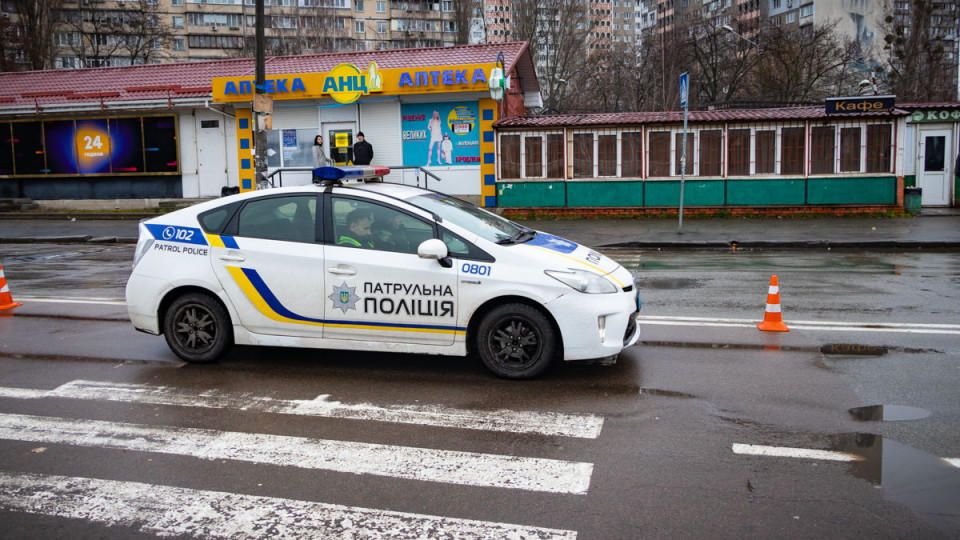 Смертельное ДТП в Киеве: груженый ЗИЛ не заметил пешехода, фото, видео