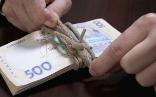 Допоміг отримати водійські права за хабар: копа зловили на гарячому