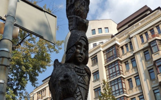 У столиці знесли відому скульптуру на Золотих воротах: фото