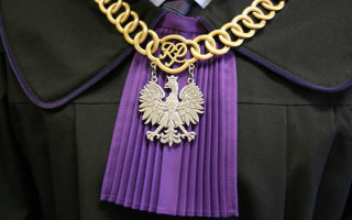 Польша одобрила закон, который дает право наказывать судей