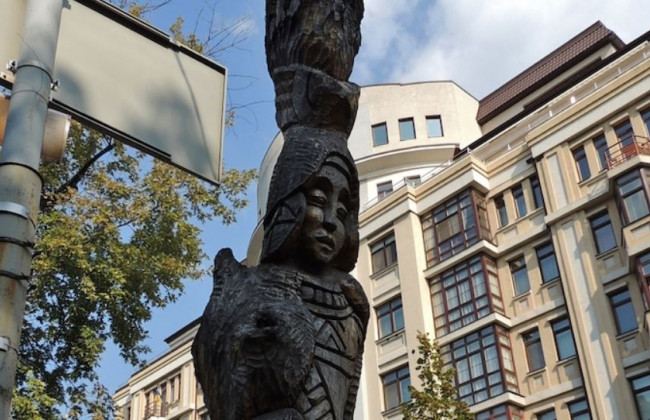 У столиці знесли відому скульптуру на Золотих воротах: фото