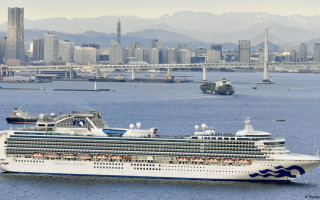 Щонайменше 20 українців перебувають на лайнері, де виявлений спалах коронавірусу