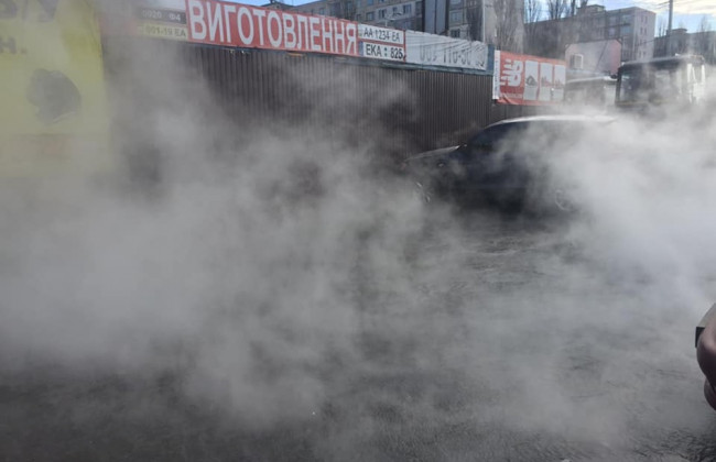 Потоп на столичній Борщагівці: машини в окропі, фото