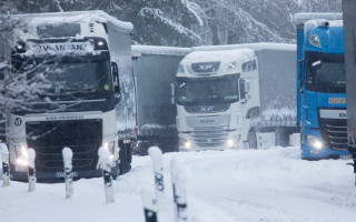 В Херсонской области ввели запрет на движение грузового транспорта: что случилось
