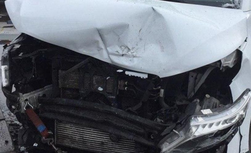 Серйозна ДТП у Києві: Mazda влетіла в Mercedes-Benz, фото