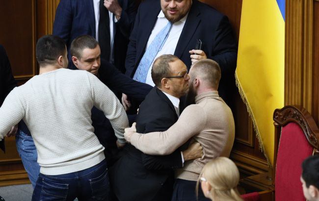 Голосование за рынок земли: ОПЗЖ блокировали трибуну, а Тимошенко заняла место спикера, видео