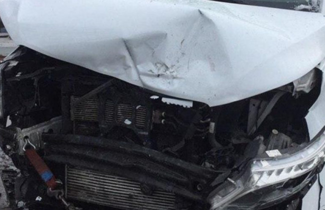 Серйозна ДТП у Києві: Mazda влетіла в Mercedes-Benz, фото