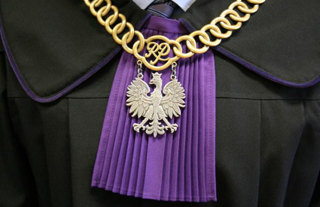 Еврокомиссия анализирует скандальный закон, позволяющий правительству Польши наказывать судей