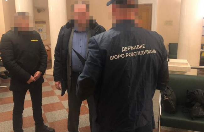 Погорів на хабарі: керівника Управління Секретаріату Кабміну взято під варту