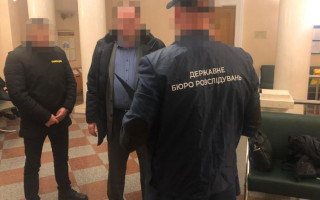 Погорів на хабарі: керівника Управління Секретаріату Кабміну взято під варту