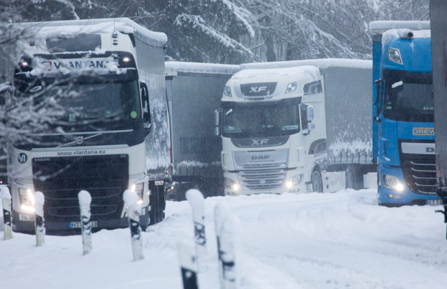 В Херсонской области ввели запрет на движение грузового транспорта: что случилось