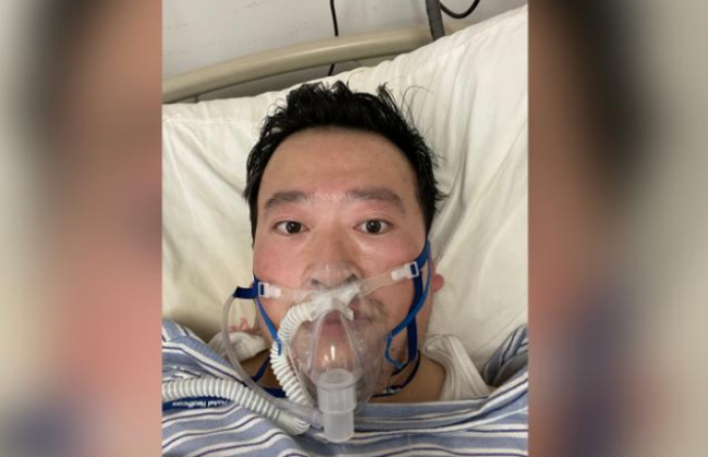 Первым обнаружил коронавирус: стало известно о смерти врача из Уханя