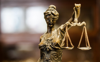 Стало відомо, чи відшкодовуються витрати адвоката на поїздки до суду як професійна правова допомога