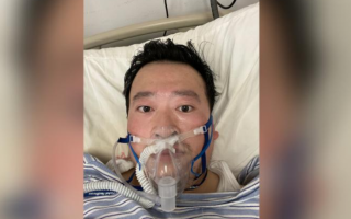 Первым обнаружил коронавирус: стало известно о смерти врача из Уханя