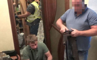 Привласнювали квартири померлих киян: затримали групу шахраїв, відео