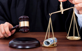 На Харківщині помічницю судді викрито на отриманні неправомірної вигоди у справі про ДТП