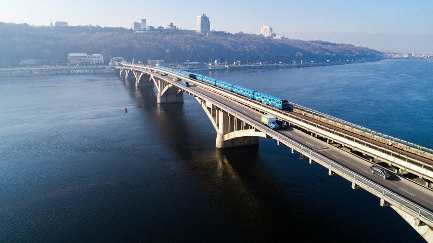 В Киеве могут закрыть два моста