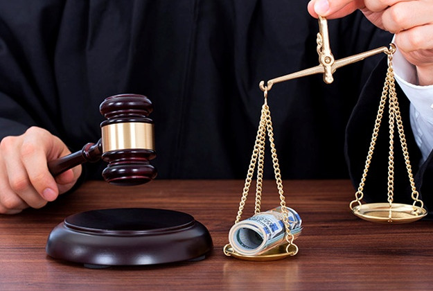 На Харківщині помічницю судді викрито на отриманні неправомірної вигоди у справі про ДТП