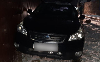 Убегал от копов: в Киеве пьяный водитель протаранил забор