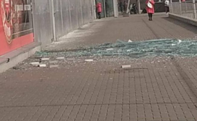 Известный столичный ТРЦ был поврежден из-за штормового ветра