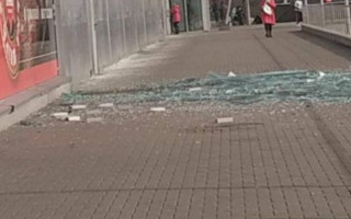 Известный столичный ТРЦ был поврежден из-за штормового ветра