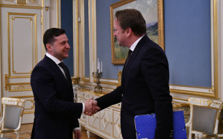 Комісар ЄС поговорив із Зеленським про реформи, включно з судовою