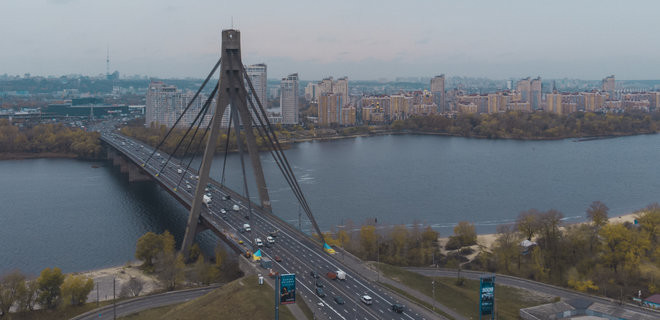 На заметку водителям: в Киеве временно перекроют движение на одном из мостов