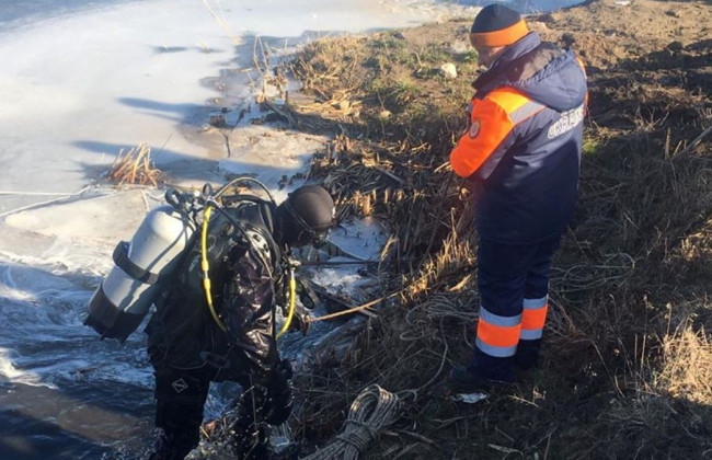 Под Киевом в реке выловили тело мужчины, которого искали две недели