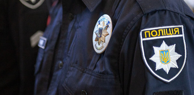 Обстрелял автомобиль нарушителя: в Харькове патрульный тяжело ранил мужчину