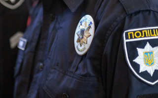 Обстрелял автомобиль нарушителя: в Харькове патрульный тяжело ранил мужчину