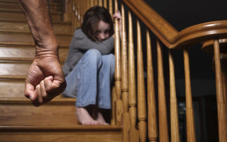 В Днепре руководителя детского коллектива подозревают в изнасиловании подростка