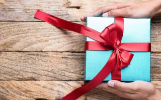 Посадовицю притягнули до відповідальності за отримання подарунків