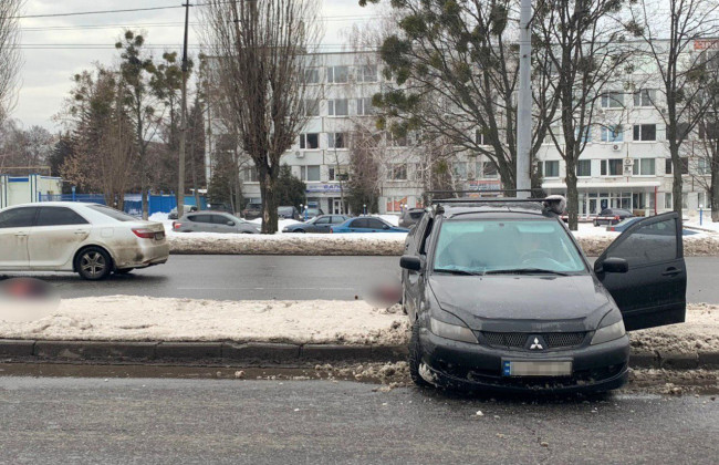 Жуткое ДТП в Харькове: легковушка насмерть сбила двух женщин