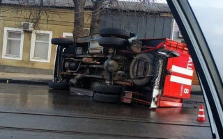 В Одессе перевернулась пожарная машина: фото, видео