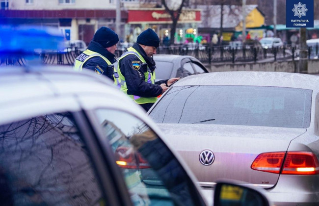 Спільний рейд патрулів поліції, швидкої та пожежної: у Києві виявили перших порушників