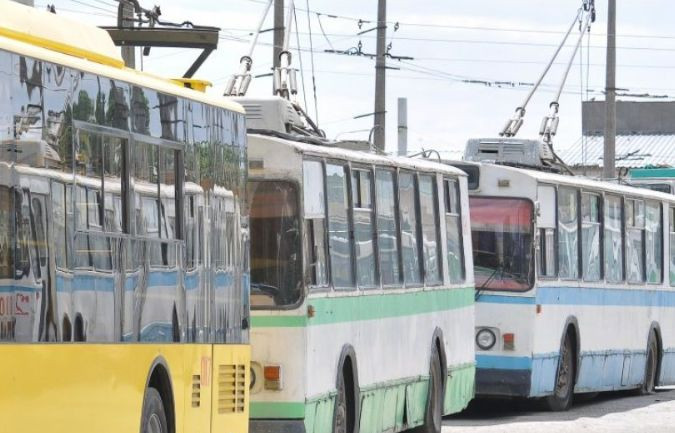 Столичные троллейбусы и автобусы изменят маршрут: есть схема
