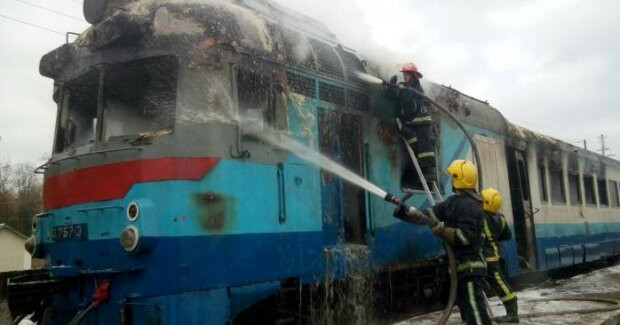 На Київщині спалахнув пасажирський потяг