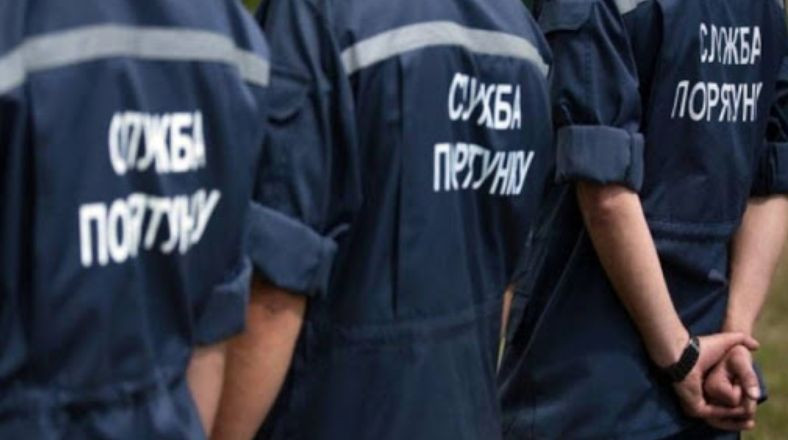 Жахлива знахідка: київські рятувальники витягли з Дніпра труп чоловіка