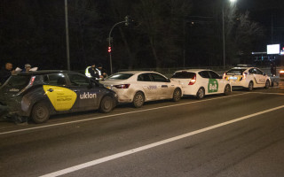 У Києві п’яна кермувальниця влаштувала зіткнення одразу трьох різних таксі: фото, відео
