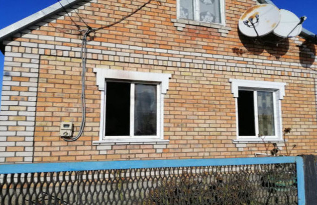 Донимали коллекторы: на Днепропетровщине женщина убила свою семью и повесилась