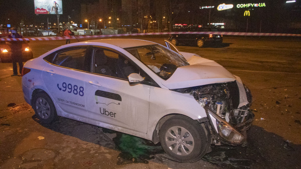 В Киеве пьяный таксист устроил серьезное ДТП с пострадавшими: фото, видео
