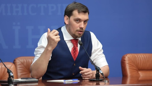 Гончарук рассказал, сколько украинцев работают неофициально