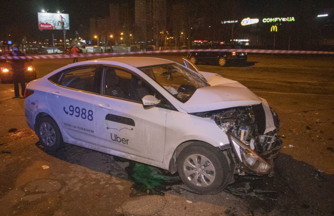 В Киеве пьяный таксист устроил серьезное ДТП с пострадавшими: фото, видео