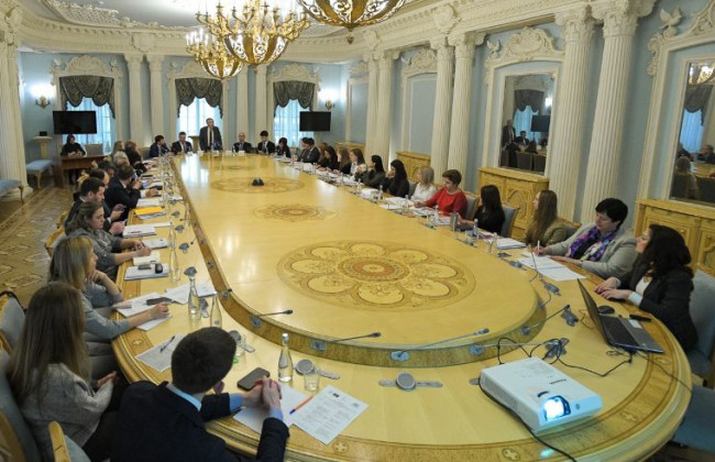 Презентували посібник «Критерії оцінки дотримання верховенства права в Україні»